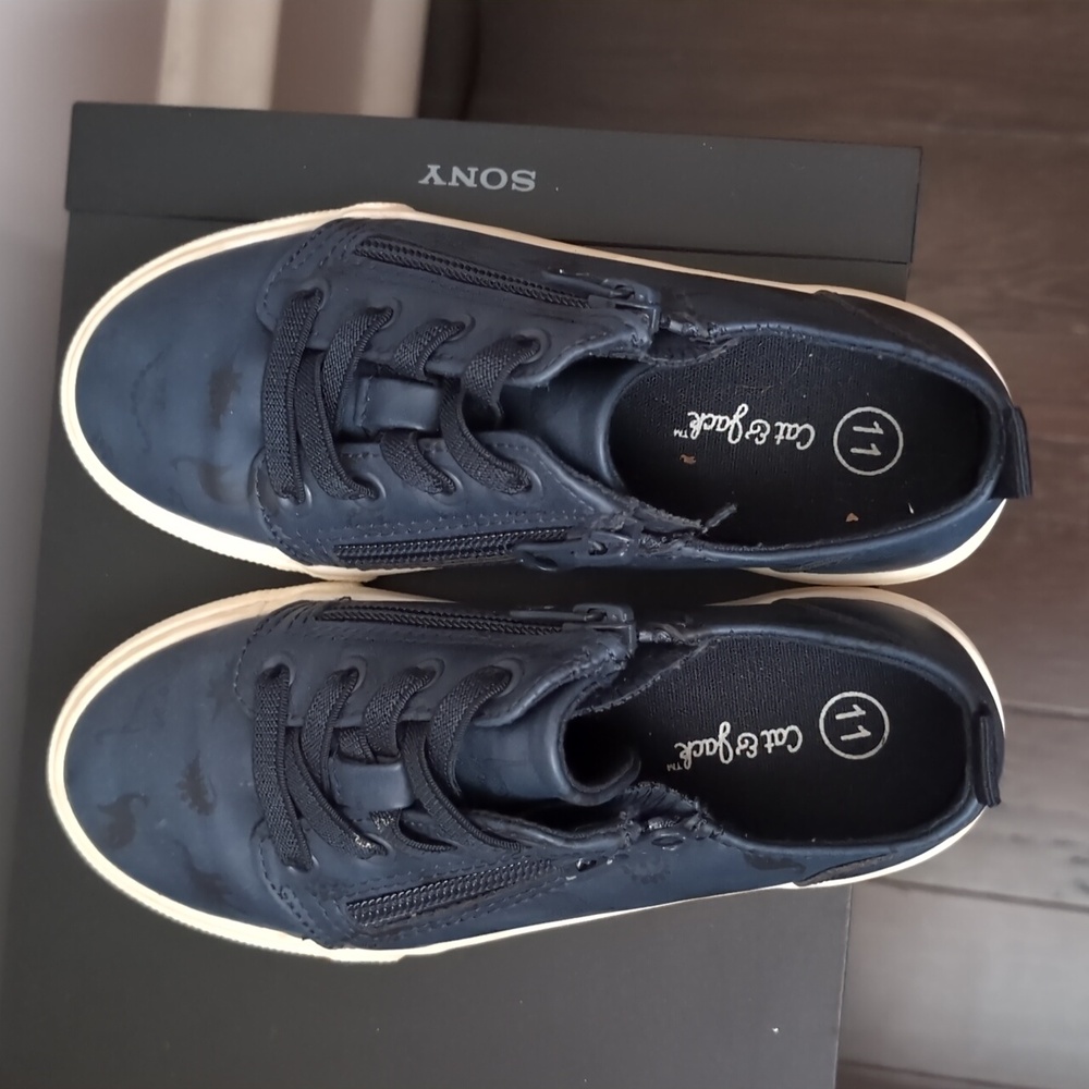 EUC Cat and Jack zip up sneakers - boys 11